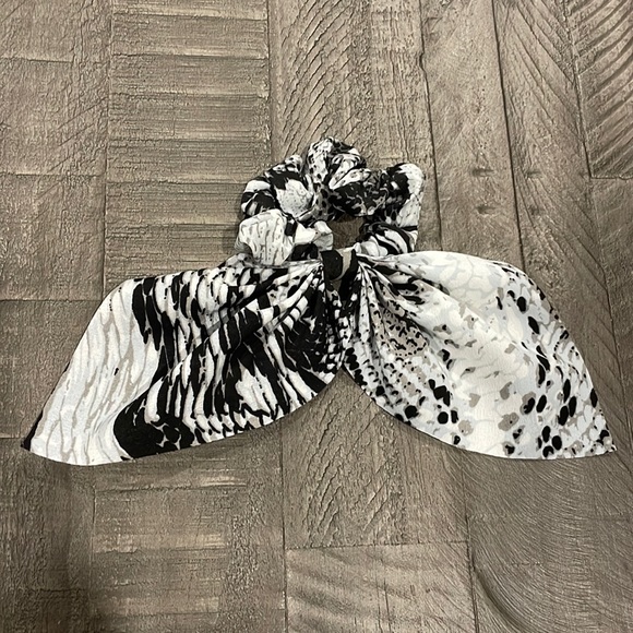 Snake-print scrunchie - Picture 1 of 1